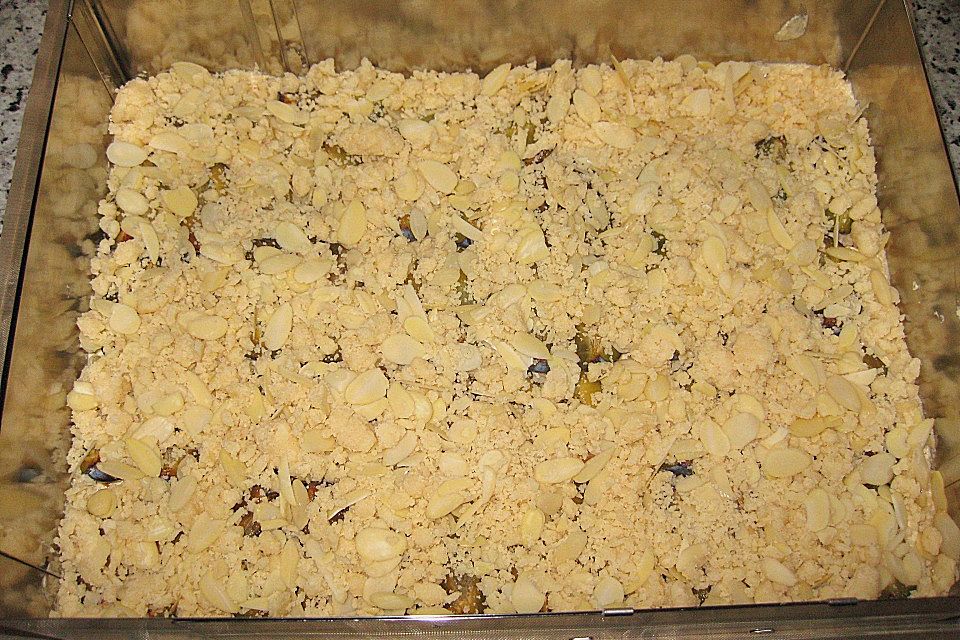 Zwetschgenkuchen mit Marzipanstreusel Zwetschgenkuchen mit Marzipanstreusel