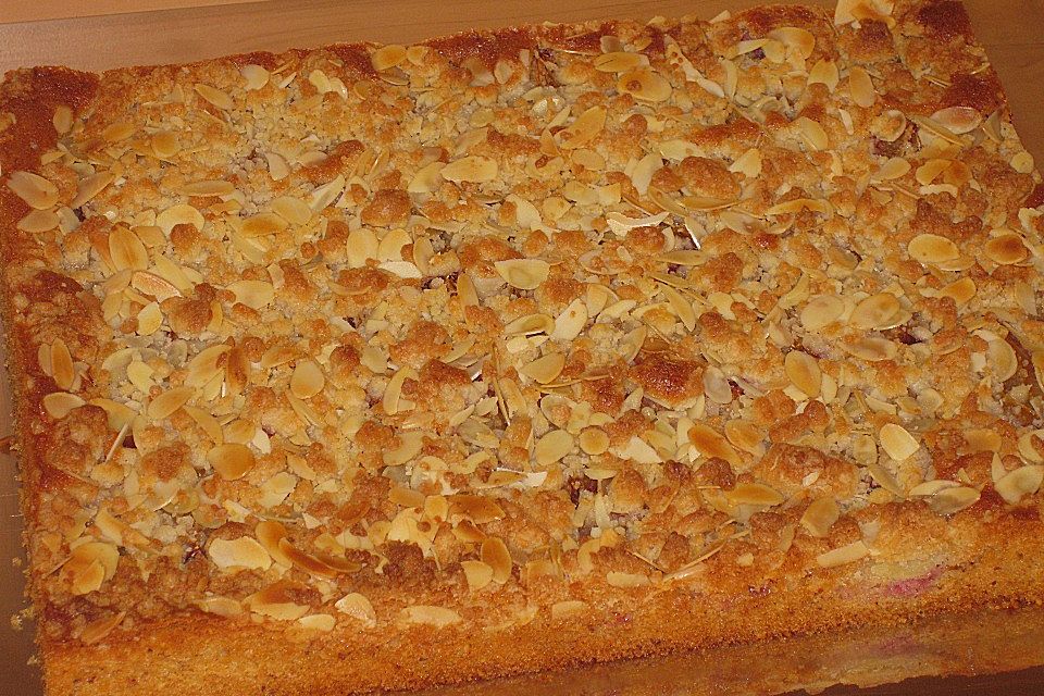 Zwetschgenkuchen mit Marzipanstreusel Zwetschgenkuchen mit Marzipanstreusel