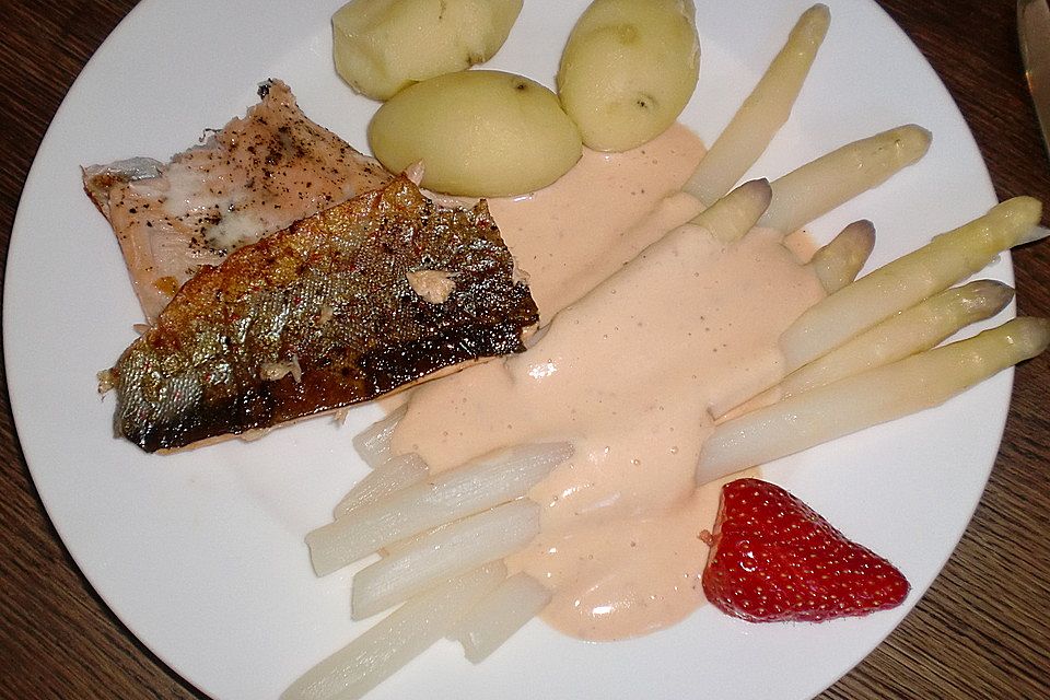 Seelachs mit Spargel und Erdbeeren