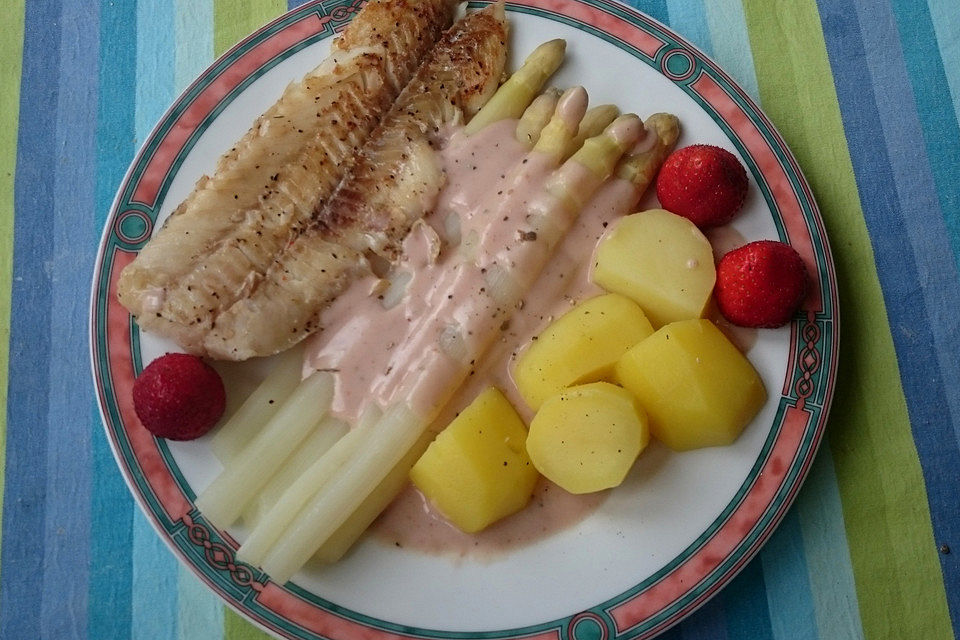 Seelachs mit Spargel und Erdbeeren