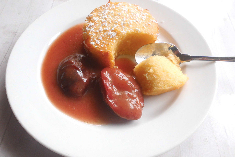 Polenta-Auflauf mit Karamell-Zwetschgen