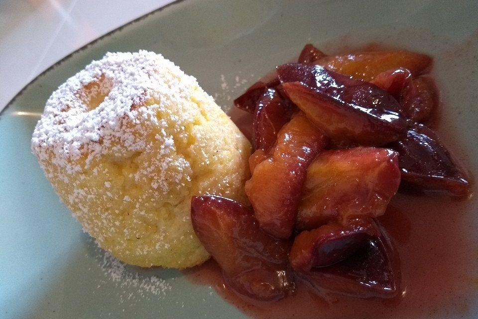 Polenta-Auflauf mit Karamell-Zwetschgen