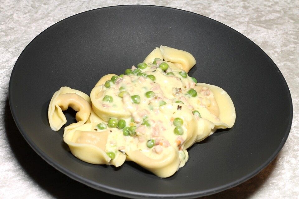 Tortellini mit Schinken Sahnesoße