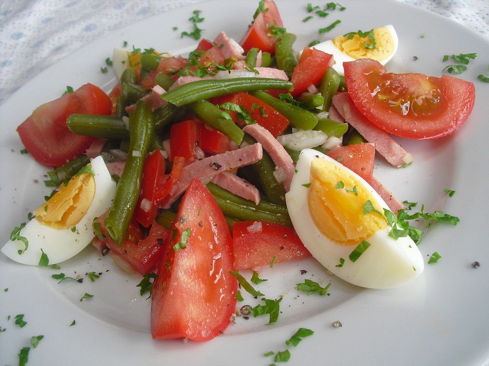 Bohnensalat mit Ei, Tomate und Wurst von Lollipop| Chefkoch