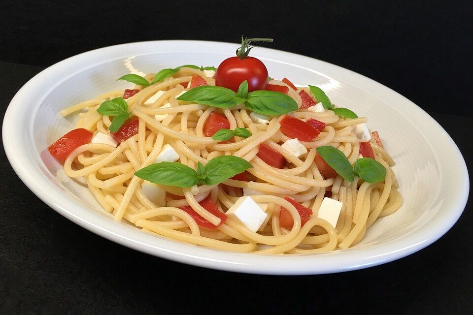 Spaghetti - Tomaten - Salat