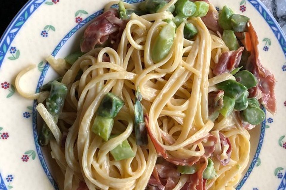 Linguine mit grünem Spargel in Ricottacreme