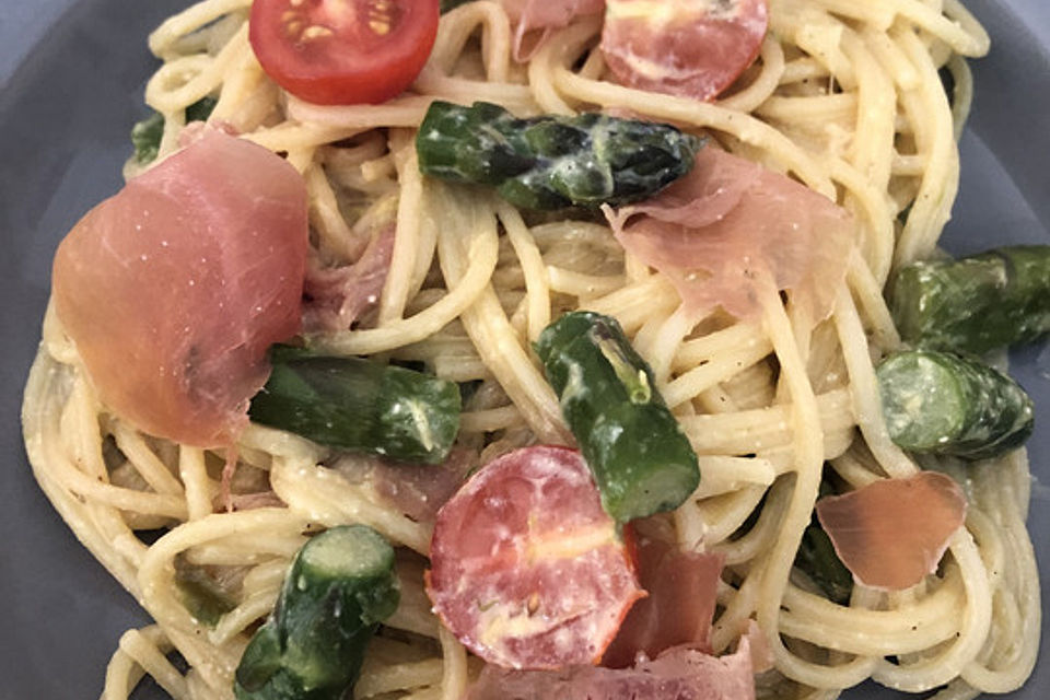 Linguine mit grünem Spargel in Ricottacreme