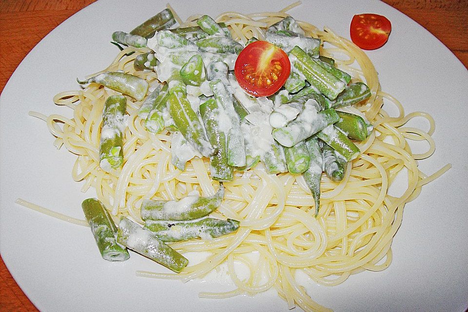 Spaghetti mit Bohnen-Parmesan Soße