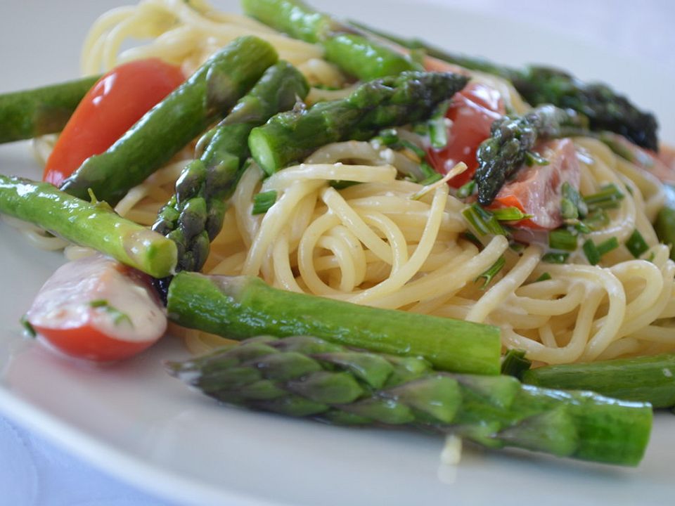 Nudeln Mit Spargel Tomaten Und Barlauch Von Reanimat Chefkoch