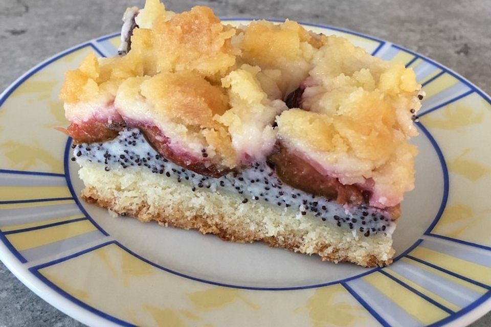 Zwetschgenkuchen mit Mohnquark und Butterstreuseln