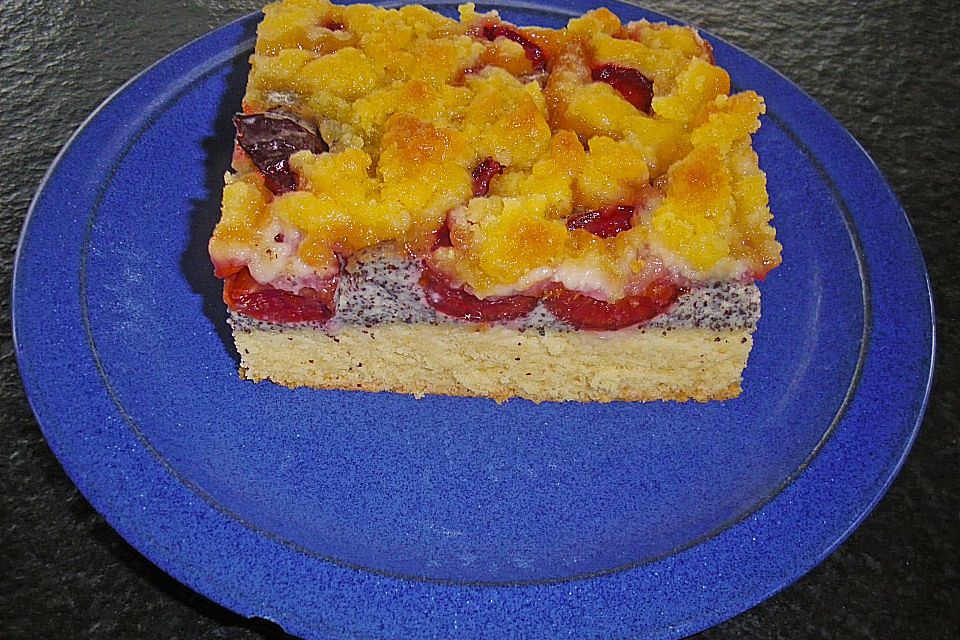 Zwetschgenkuchen mit Mohnquark und Butterstreuseln