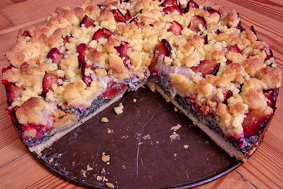 Zwetschgenkuchen mit Mohnquark und Butterstreuseln