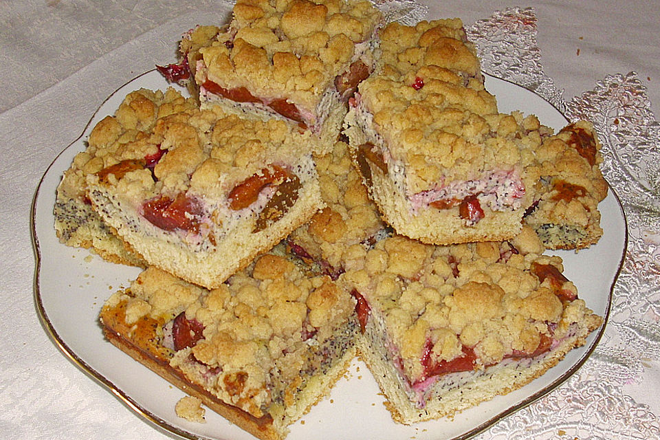 Zwetschgenkuchen mit Mohnquark und Butterstreuseln