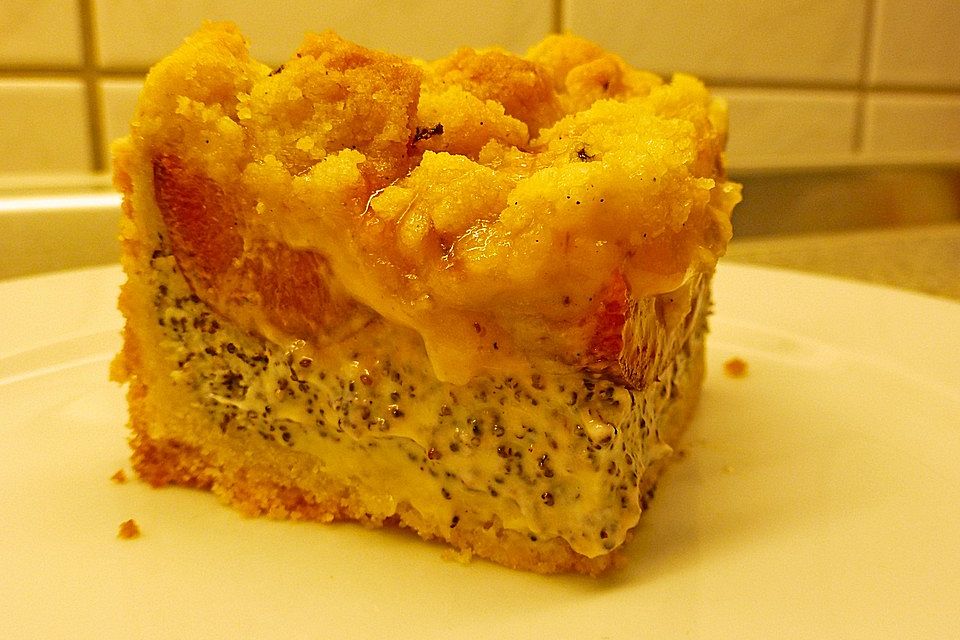 Zwetschgenkuchen mit Mohnquark und Butterstreuseln