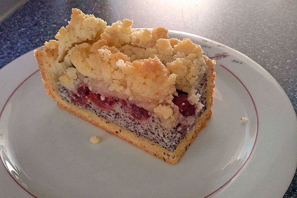 Zwetschgenkuchen mit Mohnquark und Butterstreuseln