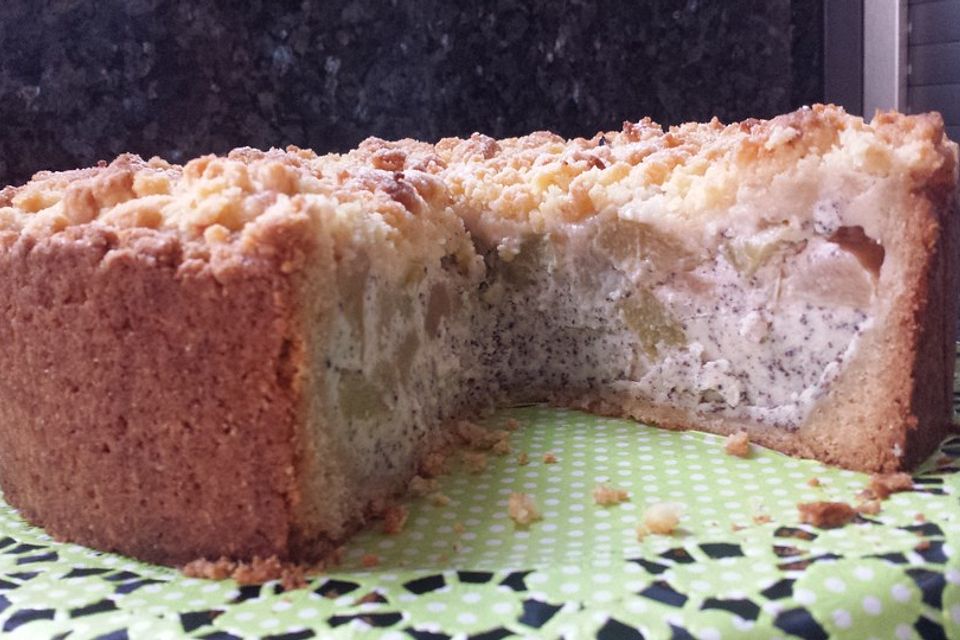 Zwetschgenkuchen mit Mohnquark und Butterstreuseln