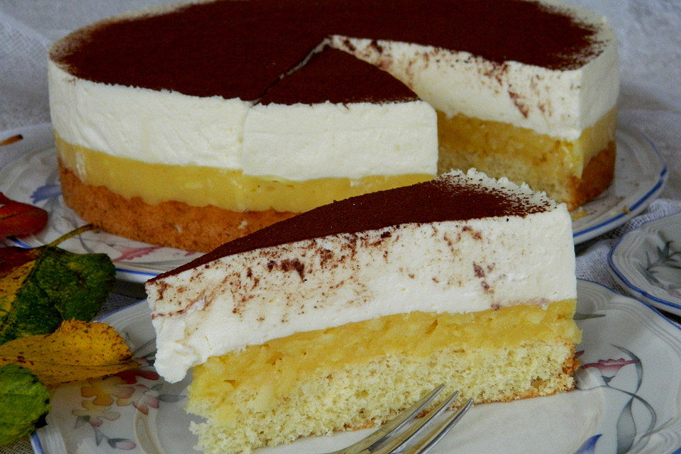 Apfel-Sahnetorte mit Eierlikör