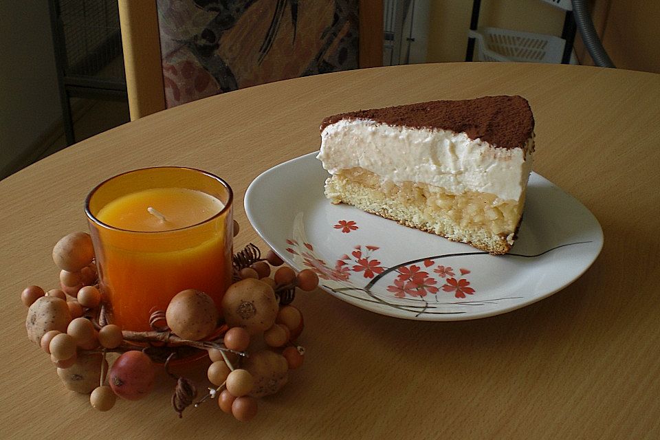 Apfel-Sahnetorte mit Eierlikör