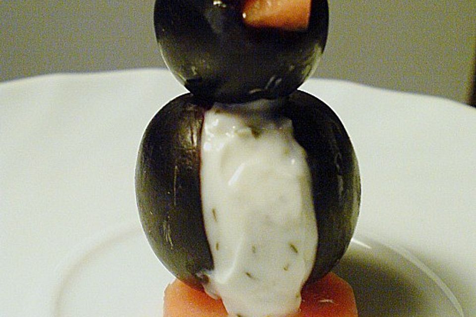Kleine Pinguine mit Traubenfrack und Karottenfüßchen Kleine Pinguine mit Traubenfrack und Karottenfüßchen