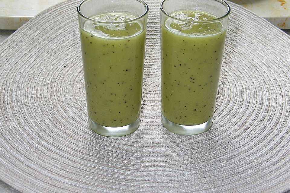 Kiwi-Apfel-Bananensmoothie