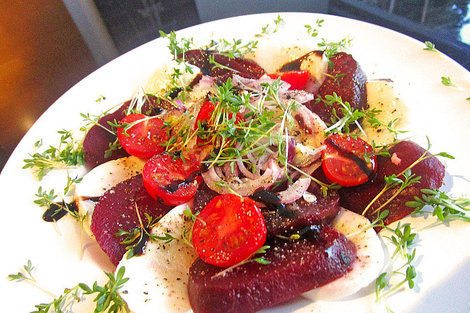 Caprese aus Roten Rüben und Mozzarella