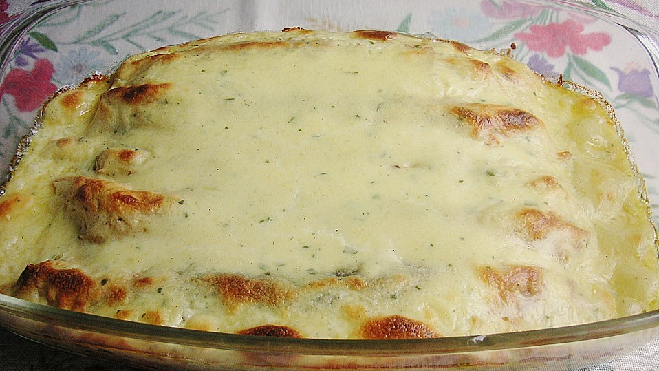 Spargel in Pfannkuchen, mit Käsesauce gratiniert von Salbeipflanze