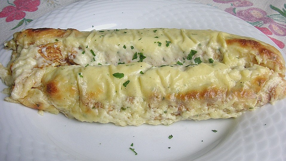 Spargel in Pfannkuchen, mit Käsesauce gratiniert von Salbeipflanze