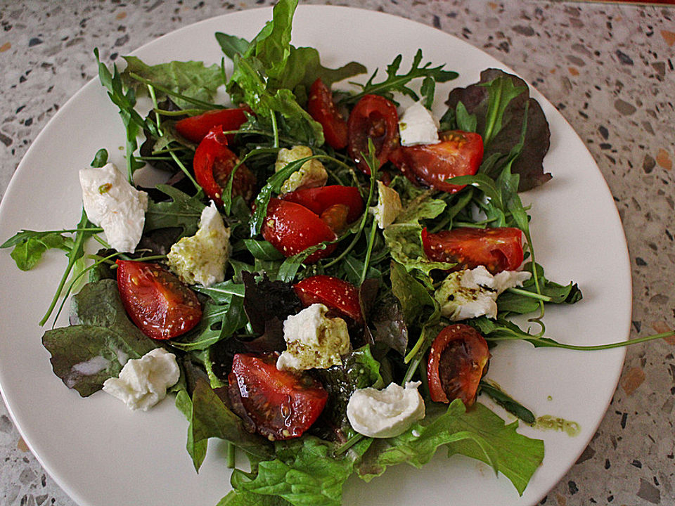 Blattsalat mit Honig-Balsamico-Dressing und Zitrusaroma von migaweki ...