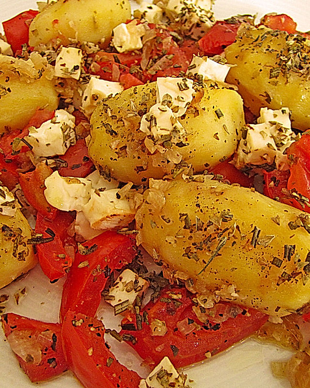 Feta-Tomatenauflauf mit Backkartoffeln