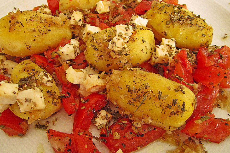 Feta-Tomatenauflauf mit Backkartoffeln