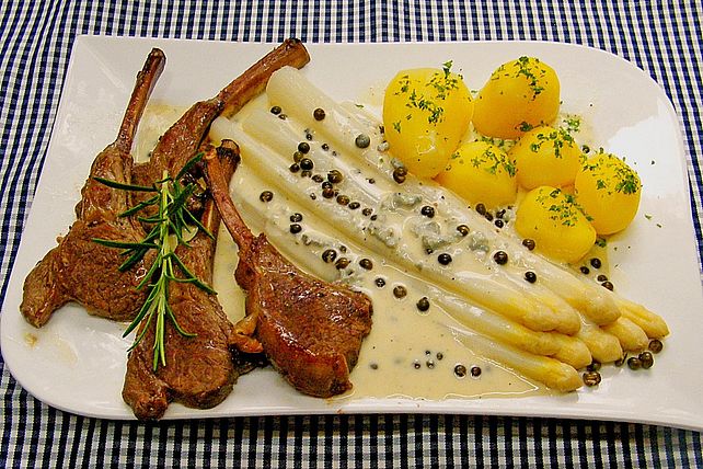 Spargel mit Lammkoteletts und Gorgonzola-Sauce von Zausi33| Chefkoch