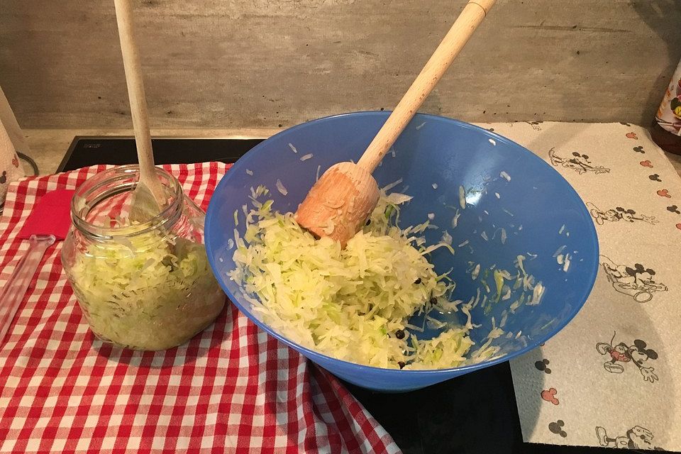 Sauerkraut in einem Glas selbst gemacht