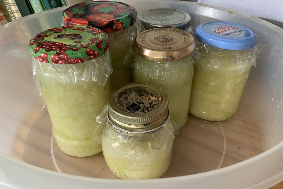 Sauerkraut in einem Glas selbst gemacht