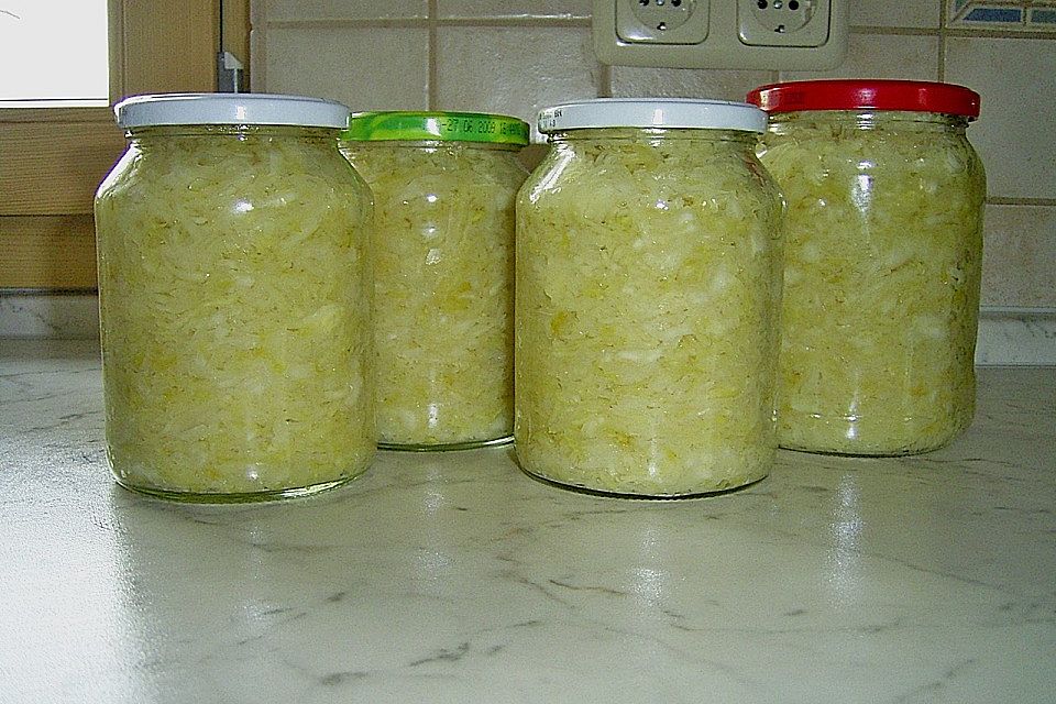 Sauerkraut in einem Glas selbst gemacht