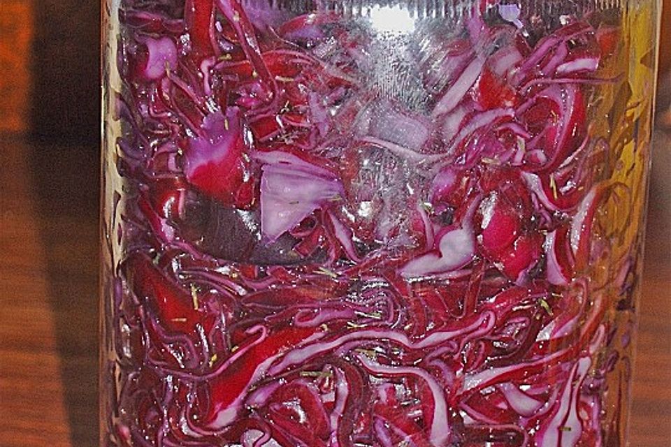 Sauerkraut in einem Glas selbst gemacht