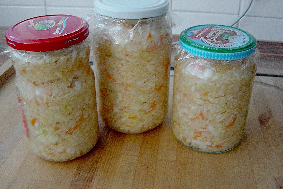 Sauerkraut in einem Glas selbst gemacht