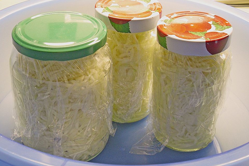 Sauerkraut in einem Glas selbst gemacht