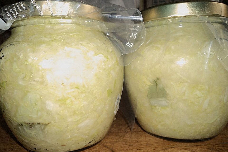 Sauerkraut in einem Glas selbst gemacht