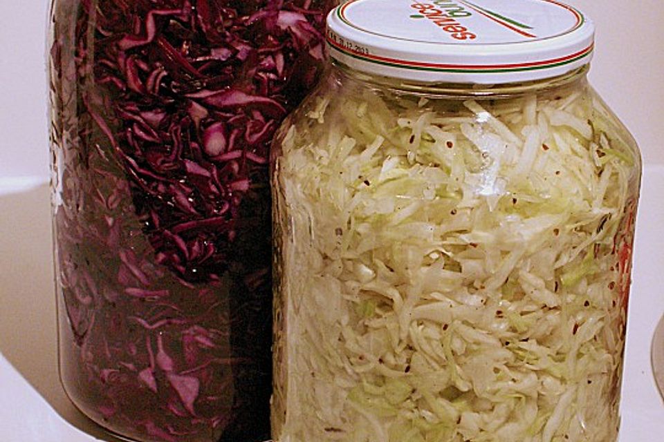 Sauerkraut in einem Glas selbst gemacht