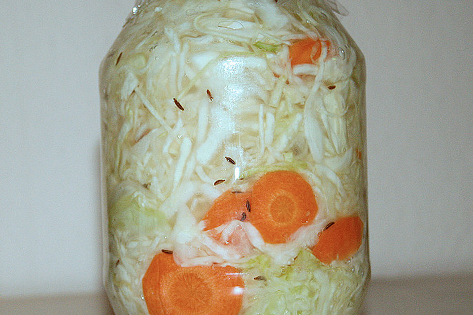 Sauerkraut in einem Glas selbst gemacht