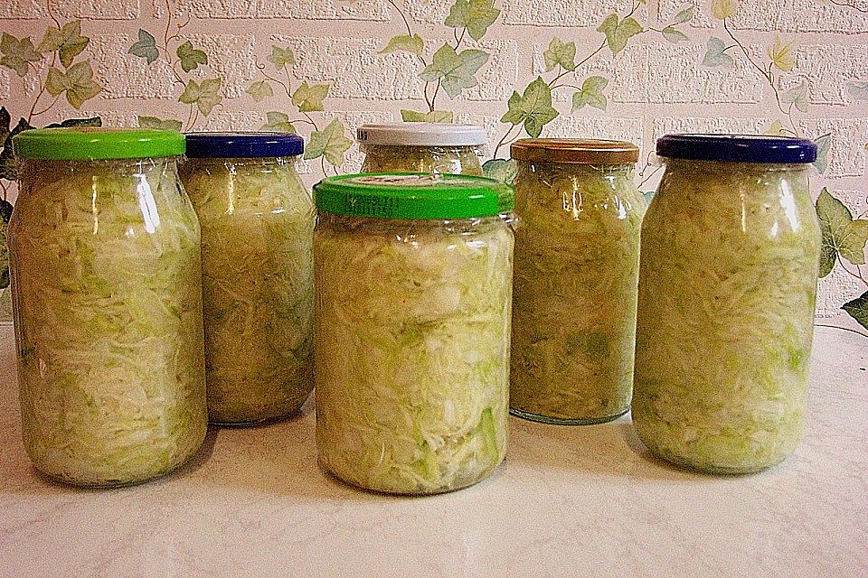 Sauerkraut in einem Glas selbst gemacht