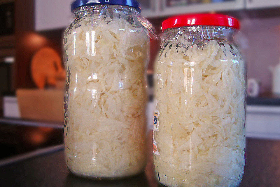 Sauerkraut in einem Glas selbst gemacht