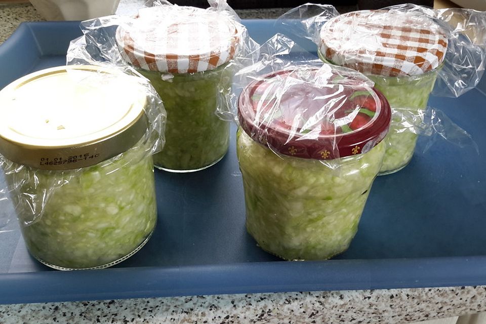 Sauerkraut in einem Glas selbst gemacht