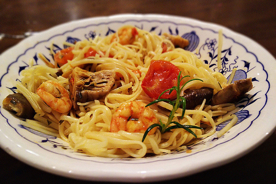 Linguine mit Zitronen-Rosmarin-Garnelen und Steinpilzen