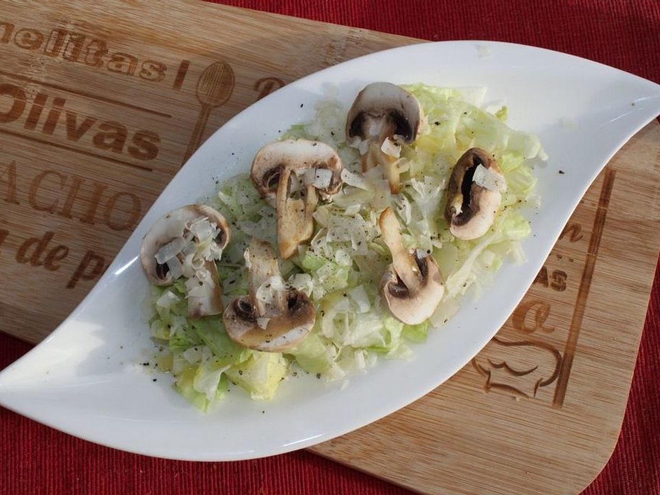 Blattsalat mit Käse und Pilzen von astuke| Chefkoch
