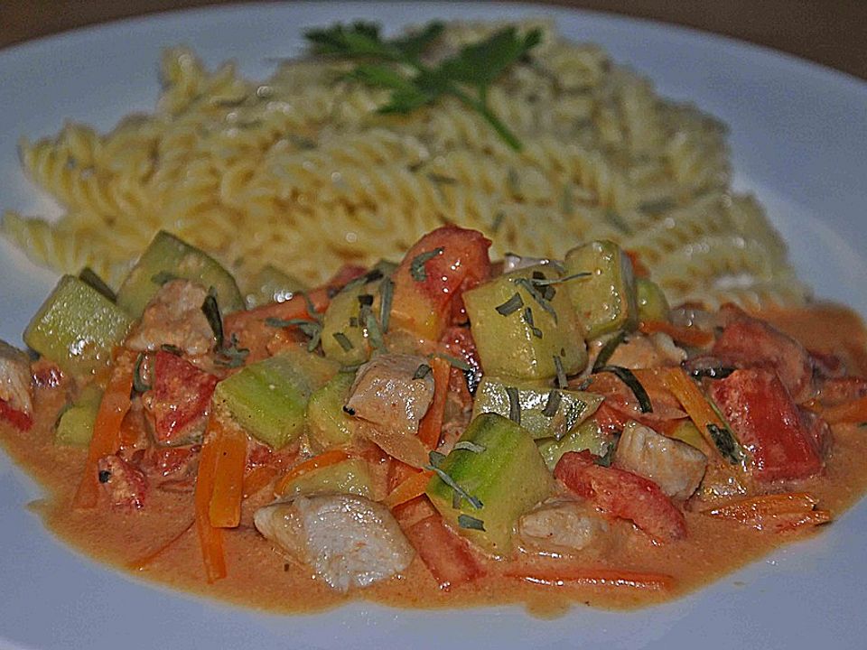 Putenragout sommerlich frisch mit Salatgurke von Nitalein| Chefkoch