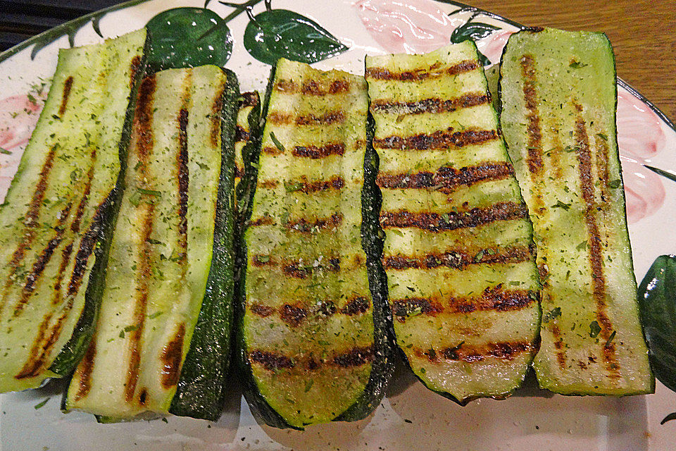 Gegrillte Zucchini mit Minze