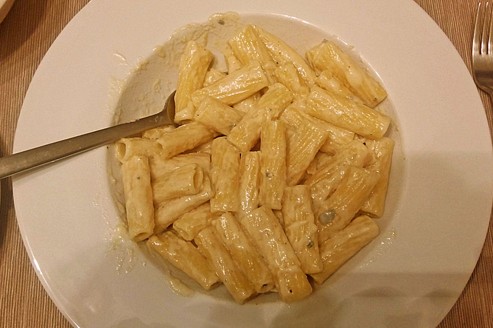 Pasta mit Käsesauce aus 4 Käsesorten