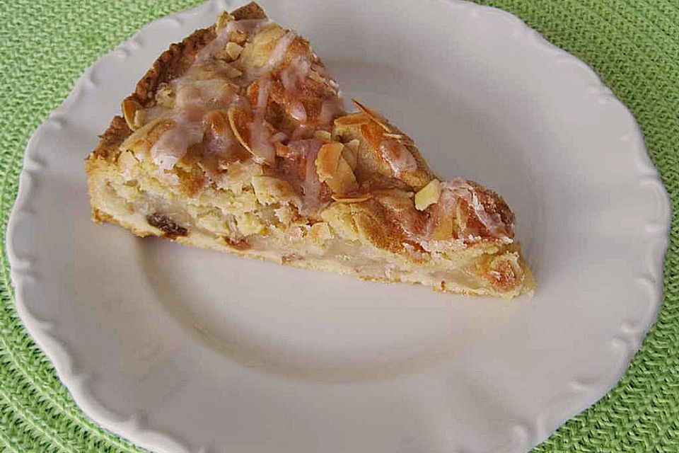 Gedeckter Apfelkuchen mit Buttermandeln