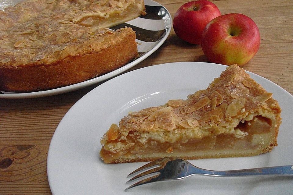 Gedeckter Apfelkuchen mit Buttermandeln